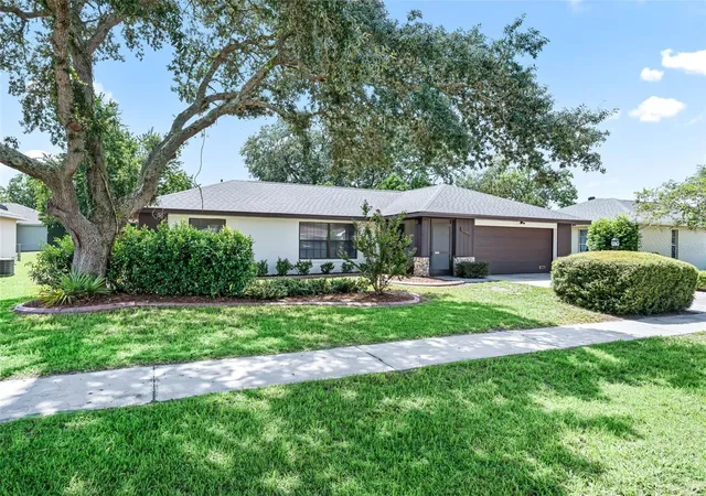 Photo 2 of Single family home for sale at 15090 Sw 38th Circle, Ocala, FL 34473 | MLS# OM732283 | Listing updated on 2026-10-19