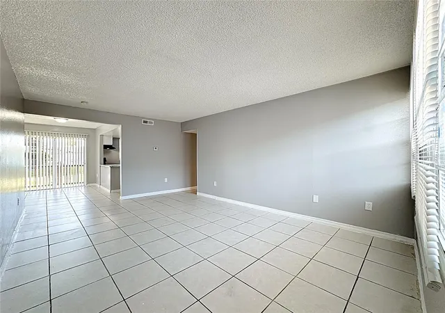 Listing Photo 4 - Condo for sale in building located at 2777 L B Mcleod Rd, ORLANDO, FL 32805 - Unit #2777