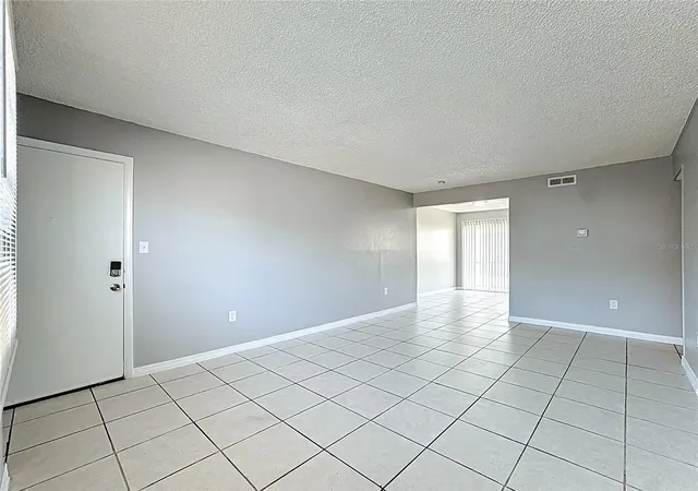 Listing Photo 5 - Condo for sale in building located at 2777 L B Mcleod Rd, ORLANDO, FL 32805 - Unit #2777