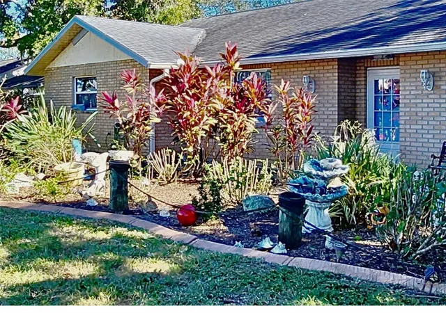 Photo 3 of Single family home for sale at 825 Carey Dr, South Daytona, FL 32119 | MLS# O6441851 | Listing updated on 2026-09-30