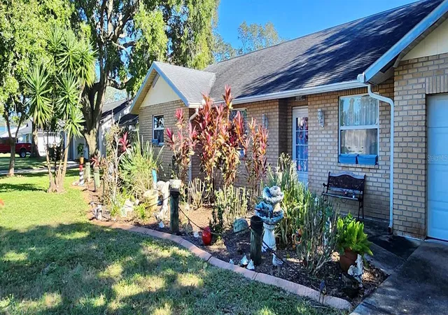 Photo 3 of Single family home for sale at 825 Carey Dr, South Daytona, FL 32119 | MLS# O6441851 | Listing updated on 2026-09-30