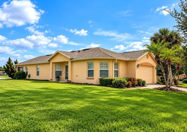 Photo 2 of Single family home for sale at 313 Grand Cnl Dr, Poinciana, FL 34759 | MLS# S5157591 | Listing updated on 2026-09-21