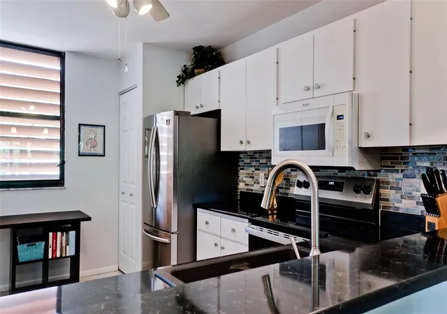 Photo 4 of Condo for sale at 122 Wild Palm Dr #122, Bradenton, FL 34210 | MLS# A4706109 | Listing updated on 2026-10-09