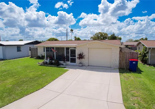 Photo 3 of Single family home for sale at 3748 Redwood Dr, Holiday, FL 34691 | MLS# W7889528 | Listing updated on 2026-10-05