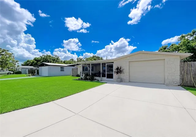 Photo 3 of Single family home for sale at 3748 Redwood Dr, Holiday, FL 34691 | MLS# W7889528 | Listing updated on 2026-10-05