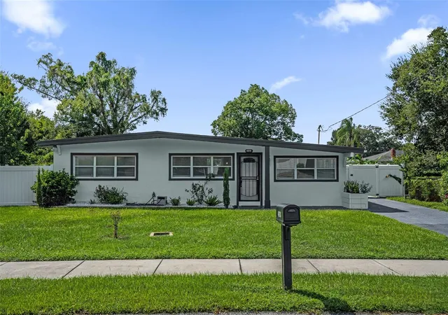 Photo 1 of Single family home for sale at 4870 Seminole Ave, Winter Park, FL 32792 | MLS# O6441887 | Listing updated on 2026-10-04