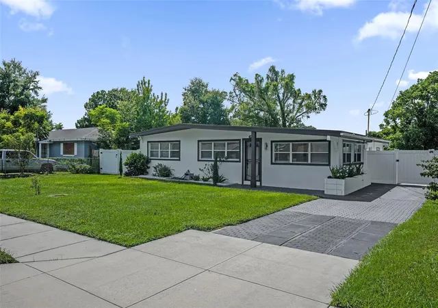 Photo 3 of Single family home for sale at 4870 Seminole Ave, Winter Park, FL 32792 | MLS# O6441887 | Listing updated on 2026-10-04