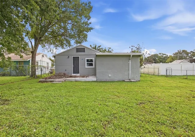 Photo 3 of Single family home for sale at 6804 N Willow Ave, Tampa, FL 33604 | MLS# O6441897 | Listing updated on 2026-10-30