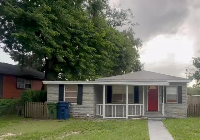 Single family home for sale at 8718 N Mandarine Pl, TAMPA, FL 33617 | MLS# O6441898