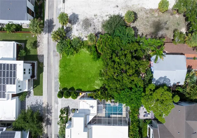 Photo 2 of Land for sale at 1677 Devonshire Ln, Sarasota, FL 34236 | MLS# A4706128 | Listing updated on 2026-10-01