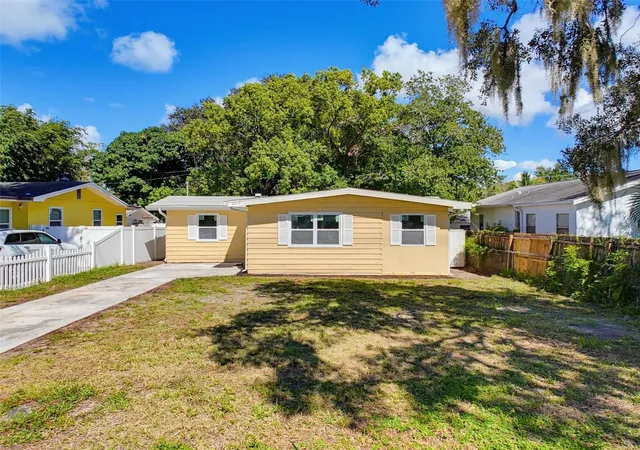 Photo 4 of Single family home for sale at 2017 N Betty Ln, Clearwater, FL 33755 | MLS# TB8548748 | Listing updated on 2026-09-21