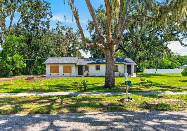 Photo 1 of Single family home for sale at 209 S Saint Cloud Ave, Valrico, FL 33594 | MLS# TB8548753 | Listing updated on 2026-09-29