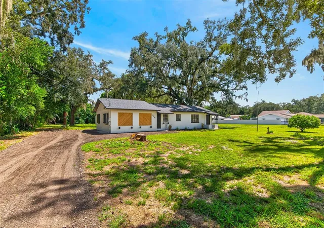 Photo 2 of Single family home for sale at 209 S Saint Cloud Ave, Valrico, FL 33594 | MLS# TB8548753 | Listing updated on 2026-09-29