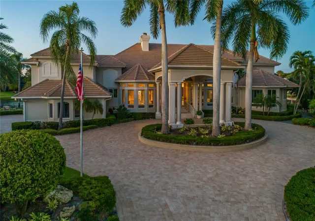 Photo 3 of Mansion for sale at 27201 Ibis Cvs Ct, Bonita Springs, FL 34134 | MLS# O6441910 | Listing updated on 2026-10-25