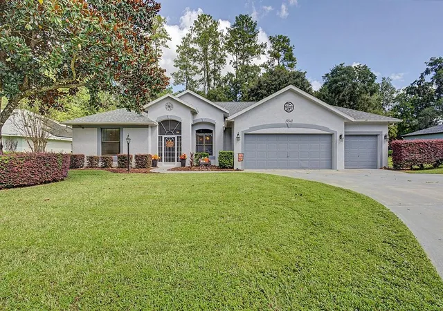 Single family home for sale at 19341 SW 82nd Place Rd, DUNNELLON, FL 34432 | MLS# OM732301