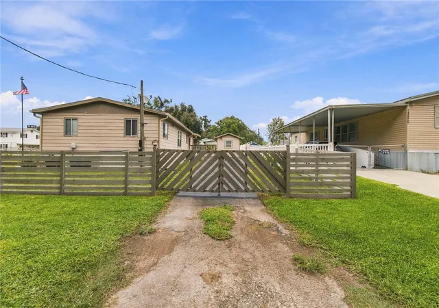 Photo 4 of Manufactured home for sale at 14934 Douglas St, Dade City, FL 33525 | MLS# TB8548757 | Listing updated on 2026-09-22