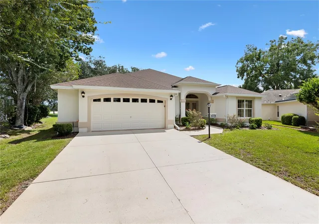 Single family home for sale at 8018 SE 167th Hilltop Loop, THE VILLAGES, FL 32162 | MLS# G5117810