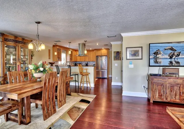 Photo 2 of Single family home for sale at 5433 Essex Ave S, Gulfport, FL 33707 | MLS# TB8548763 | Listing updated on 2026-09-27