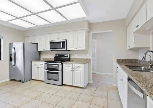 Photo 4 of House for sale at 4372 Trails Dr #15-1, Sarasota, FL 34232 | MLS# A4706150 | Listing updated on 2026-09-23