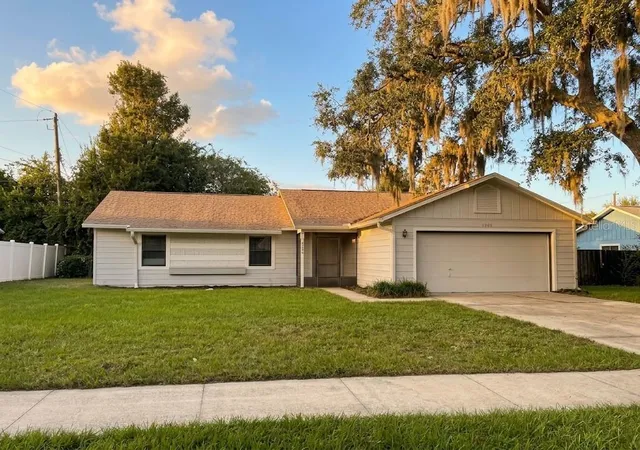 Photo 1 of Sale Pending at 2585 Derby Dr, Deltona, FL 32738 | MLS# V4951293 | Listing updated on 2026-09-25
