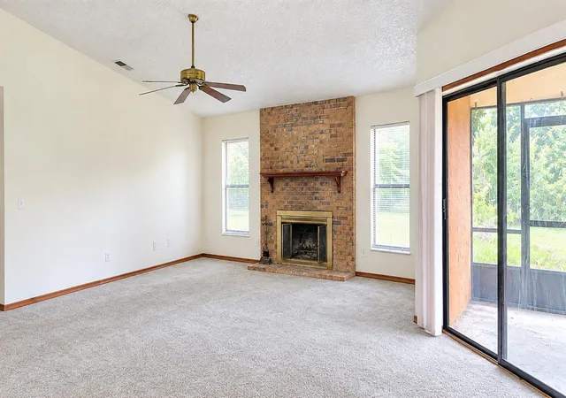 Photo 3 of Sale Pending at 2585 Derby Dr, Deltona, FL 32738 | MLS# V4951293 | Listing updated on 2026-09-25
