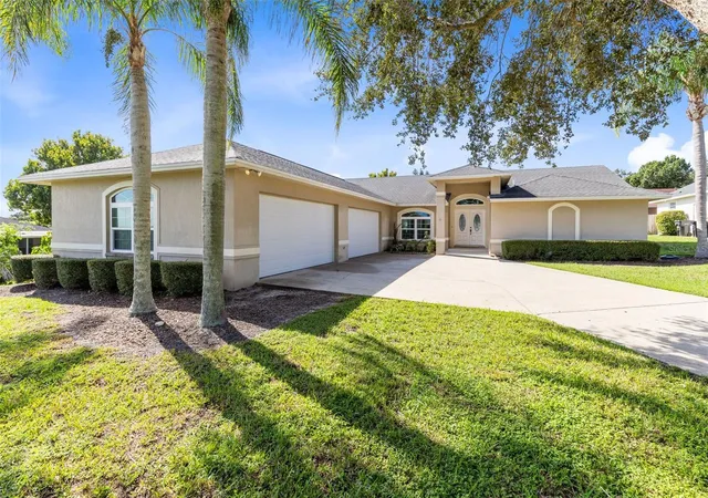 Photo 2 of Single family home for sale at 2625 Highlands Vue Ct, Lakeland, FL 33812 | MLS# O6441927 | Listing updated on 2026-09-20