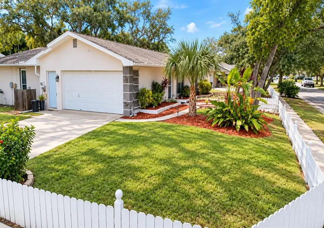 Photo 2 of Single family home for sale at 1000 Rosetree Ln, Tarpon Springs, FL 34689 | MLS# TB8548767 | Listing updated on 2026-09-17