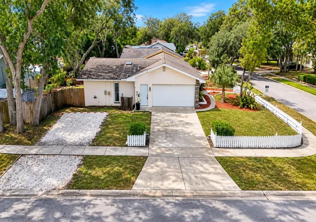 Photo 3 of Single family home for sale at 1000 Rosetree Ln, Tarpon Springs, FL 34689 | MLS# TB8548767 | Listing updated on 2026-09-17