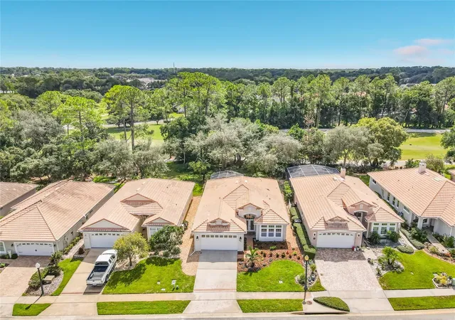 Photo 3 of Single family home for sale at 433 Fenwick Ct, Debary, FL 32713 | MLS# V4951294 | Listing updated on 2026-09-23