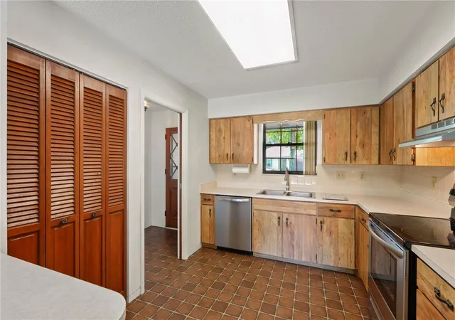 Photo 3 of Single family home for sale at 1009 Indian Oaks W, Daytona Beach, FL 32117 | MLS# V4951295 | Listing updated on 2026-09-19