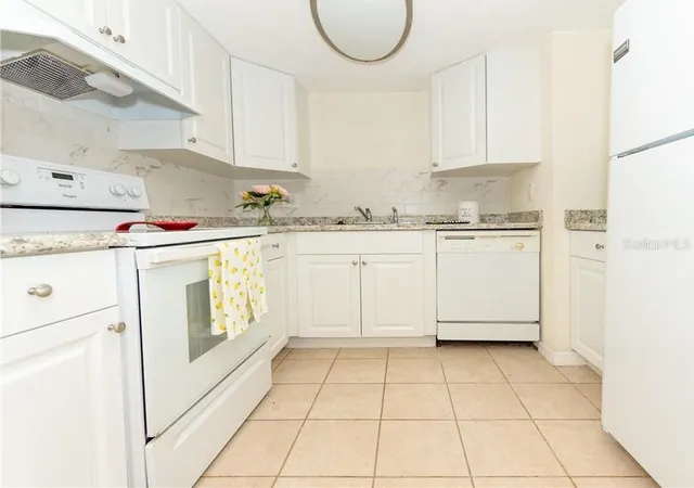 Listing Photo 5 - Condo for sale in building located at 934 Lake Destiny Rd, Altamonte Springs, FL 32714 - Unit #D