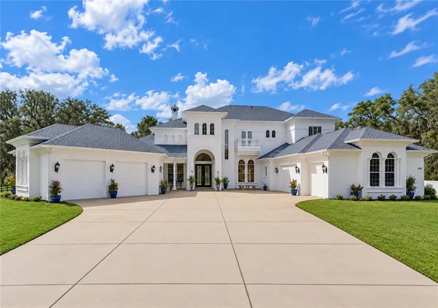 Photo 3 of Mansion for sale at 1725 Se 47th Avenue, Ocala, FL 34471 | MLS# OM732307 | Listing updated on 2026-09-25
