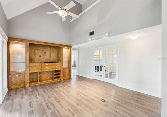 Photo 3 of Single family home for sale at 2083 Eagles Rest Ct, Apopka, FL 32712 | MLS# O6441940 | Listing updated on 2026-09-18