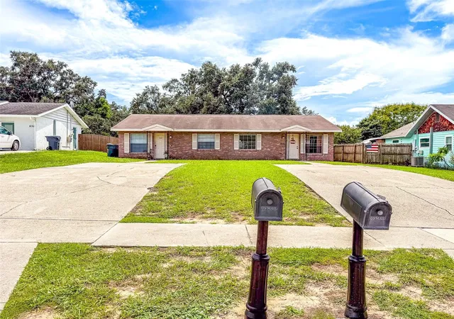 Multi family home for sale at 646 Beverly Dr, LAKE WALES, FL 33853 | MLS# L4965085