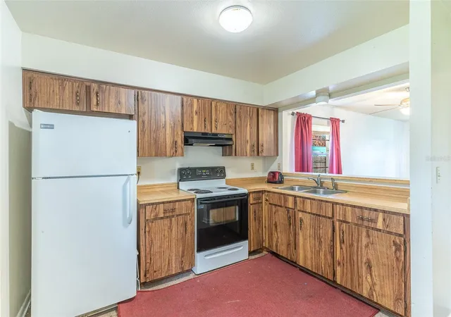 Photo 4 of Multi family home for sale at 646 Beverly Dr, Lake Wales, FL 33853 | MLS# L4965085 | Listing updated on 2026-09-21