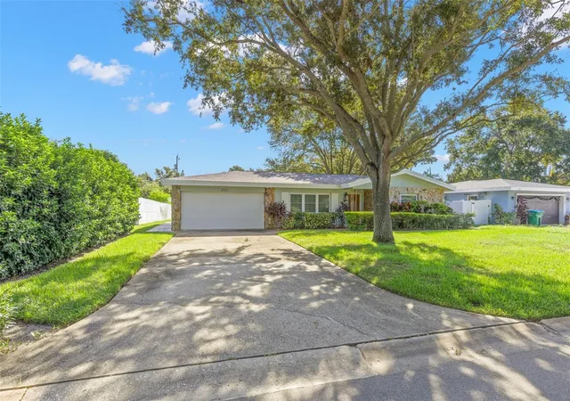 Photo 2 of Single family home for sale at 1653 S Evergreen Ave, Clearwater, FL 33756 | MLS# TB8548794 | Listing updated on 2026-09-30