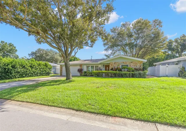 Photo 3 of Single family home for sale at 1653 S Evergreen Ave, Clearwater, FL 33756 | MLS# TB8548794 | Listing updated on 2026-09-30