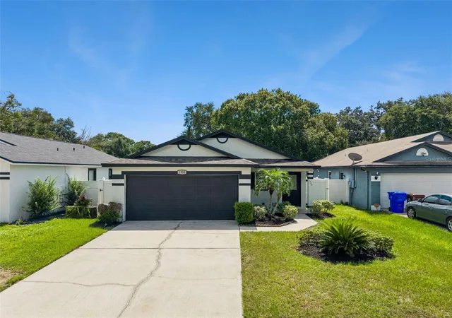 Photo 1 of Single family home for sale at 1320 Oak Grv Ct, Kissimmee, FL 34744 | MLS# O6441949 | Listing updated on 2026-10-07