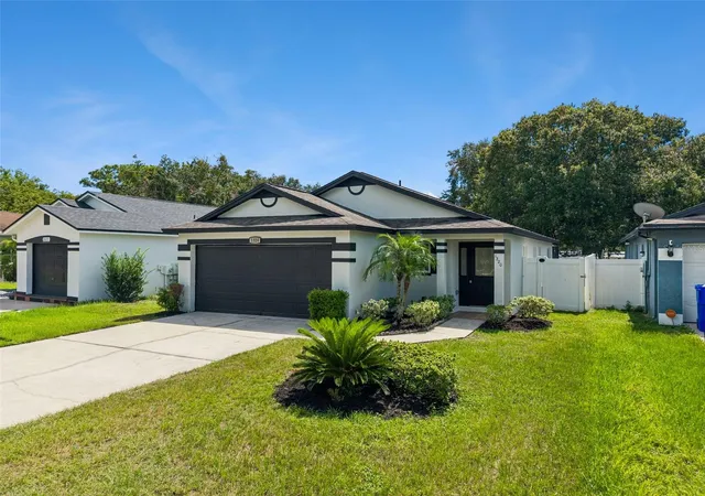 Photo 2 of Single family home for sale at 1320 Oak Grv Ct, Kissimmee, FL 34744 | MLS# O6441949 | Listing updated on 2026-09-16
