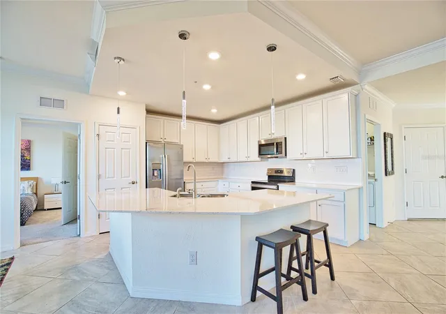 Listing Photo 5 - Condo for sale in building located at 10042 Crooked Creek Dr, VENICE, FL 34293 - Unit #102
