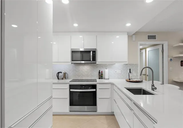 Listing Photo 4 - Condo for sale in building located at 4780 Brittany Dr S, ST PETERSBURG, FL 33715 - Unit #11