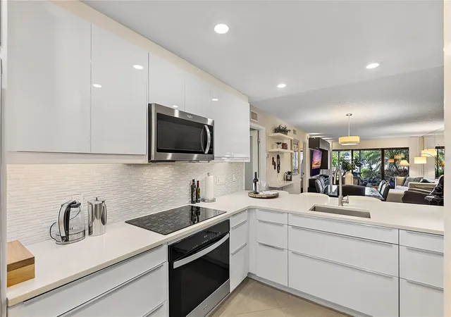 Listing Photo 5 - Condo for sale in building located at 4780 Brittany Dr S, ST PETERSBURG, FL 33715 - Unit #11
