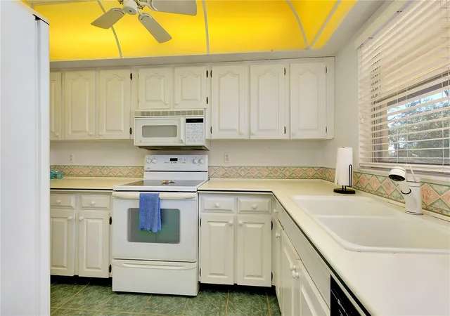 Photo 3 of Condo for sale at 2280 Stickney Point Rd #432, Sarasota, FL 34231 | MLS# N6145772 | Listing updated on 2026-09-16