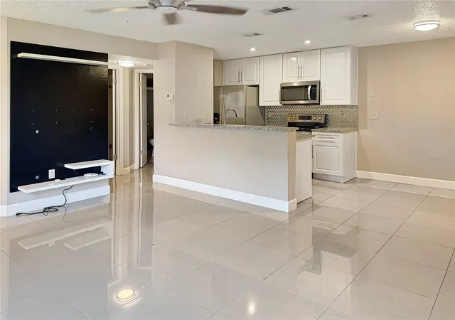 Listing Photo 5 - Condo for sale in building located at 635 Buoy Ln, Altamonte Springs, FL 32714 - Unit #201