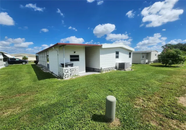 Photo 3 of Manufactured home for sale at 808 53rd Avenue E #234, Bradenton, FL 34203 | MLS# A4706166 | Listing updated on 2026-09-19