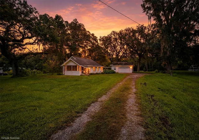Photo 1 of Single family home for sale at 1205 S Main St, Brooksville, FL 34601 | MLS# W7889544 | Listing updated on 2026-10-10