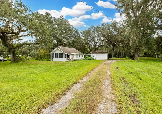 Photo 2 of Single family home for sale at 1205 S Main St, Brooksville, FL 34601 | MLS# W7889544 | Listing updated on 2026-10-10