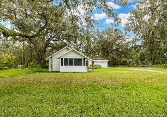 Photo 4 of Single family home for sale at 1205 S Main St, Brooksville, FL 34601 | MLS# W7889544 | Listing updated on 2026-10-10