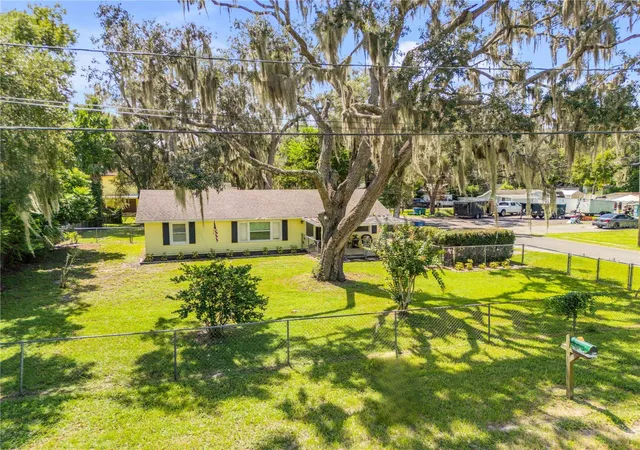 Photo 1 of Single family home for sale at 1402 E Voorhis Ave, Deland, FL 32724 | MLS# NS1089264 | Listing updated on 2026-10-04