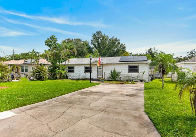 Photo 3 of Single family home for sale at 5260 43rd Avenue N, Saint Petersburg, FL 33709 | MLS# TB8548813 | Listing updated on 2026-09-25